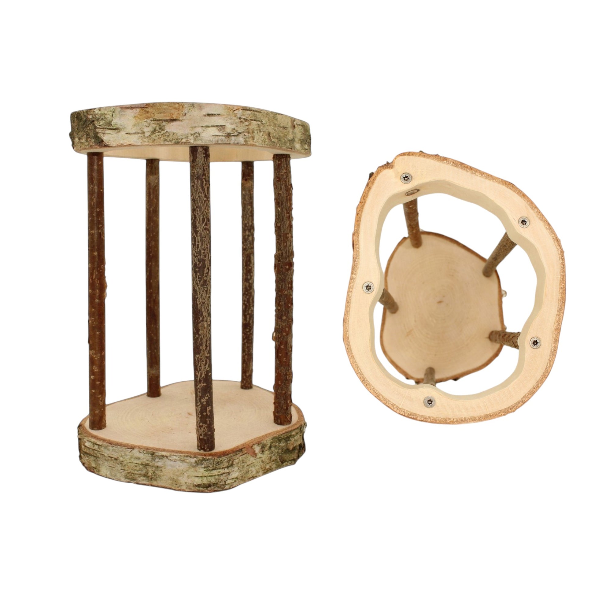 Nagerfarm Easy One natural wood hay feeder with wide-set bars for guinea pigs and rabbits. Height 26-28cm, diameter 16-20cm.